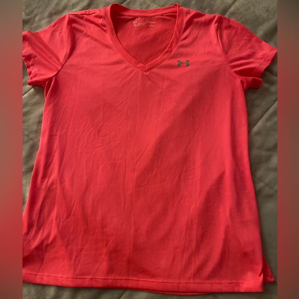 Under Armour Women's hot pink V-Neck Tee